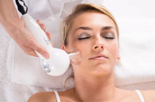 A vacuum massage procedure will help cleanse your facial skin and smooth out wrinkles